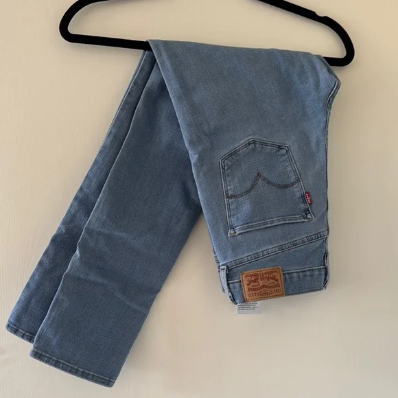 Levi's Light Blue Denim Jeans - Picture 1 of 3